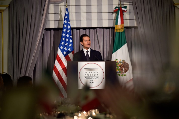 Premian a Peña Nieto como estadista en Nueva York