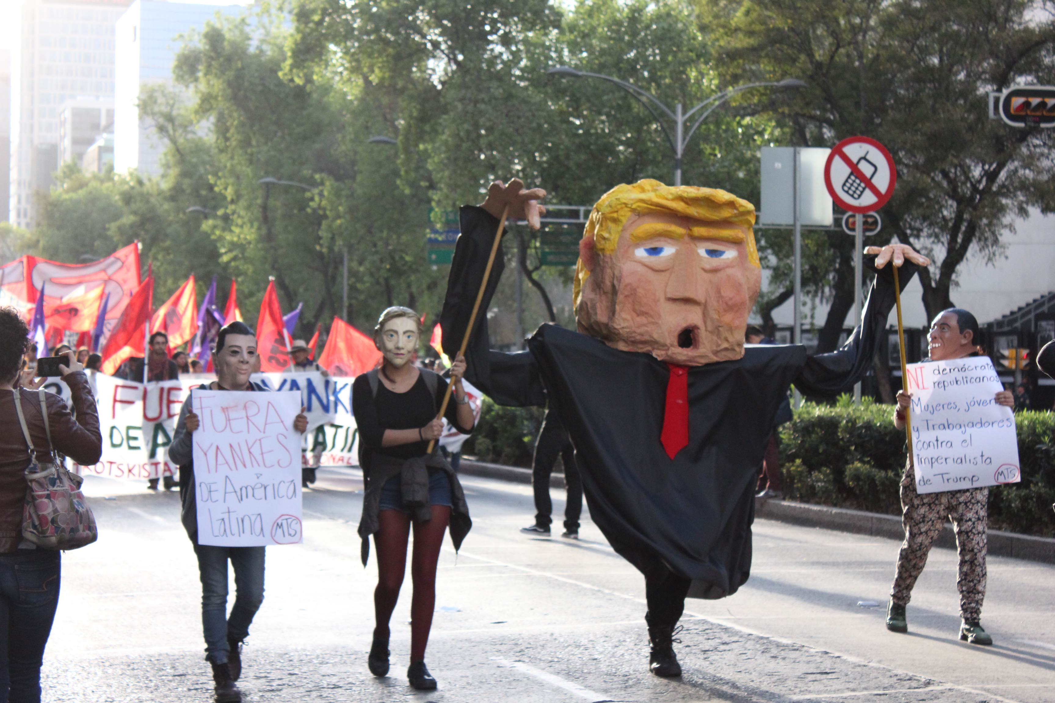 Protestan contra Donald Trump en CDMX