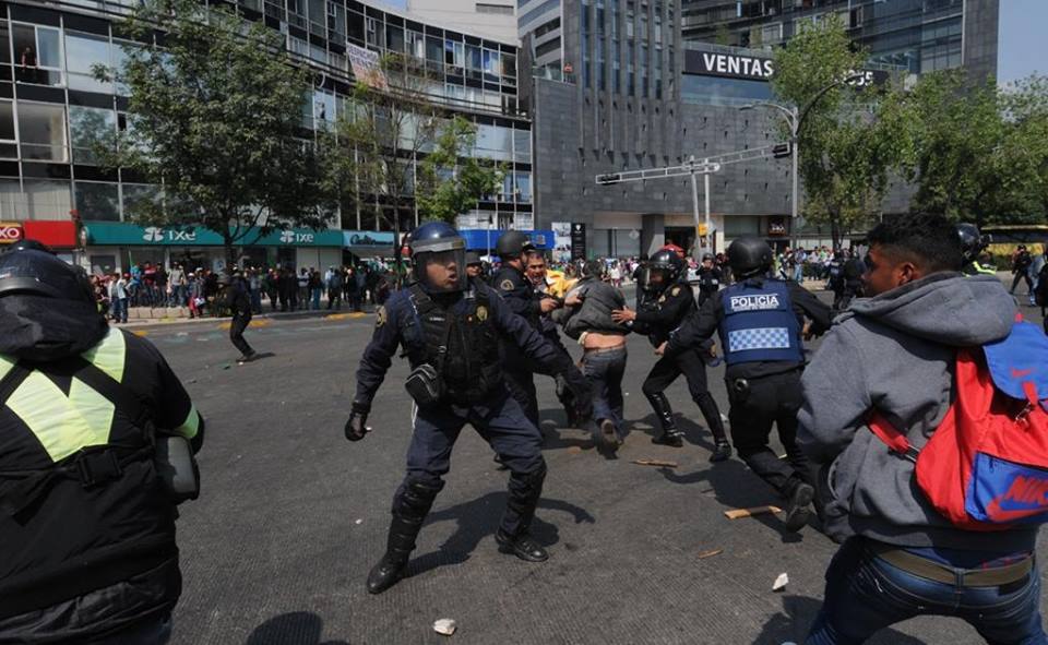 Trifulca entre campesinos y policías en Reforma deja al menos 23 heridos