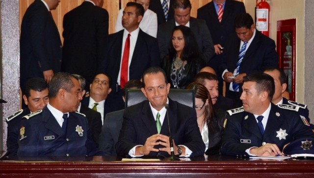 Detienen a exsecretario de Seguridad Pública de Veracruz, Arturo Bermúdez Zurita.