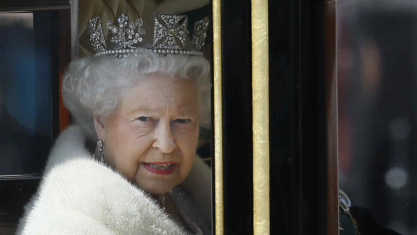 Reina Isabel II cumplió 65 años en el trono británico