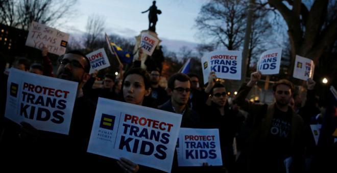 Trump revoca derechos a jóvenes transexuales