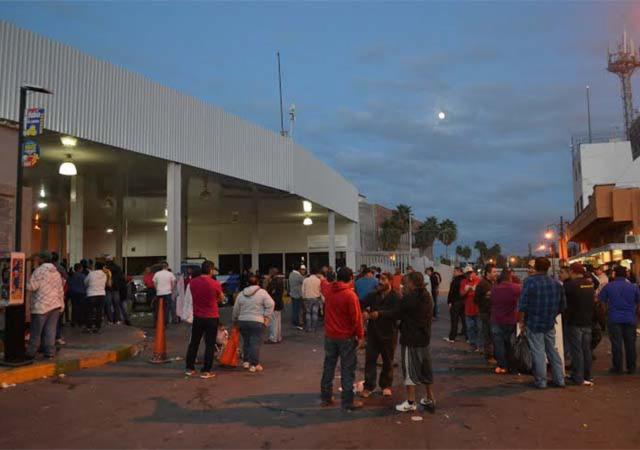 Permanecen varados al menos 450 cubanos en Nuevo Laredo