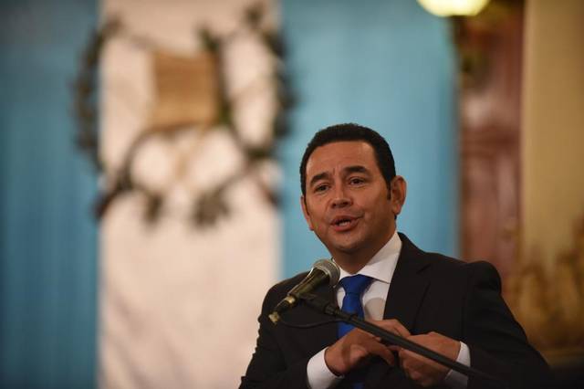 Exigen campesinos renuncia del presidente de Guatemala