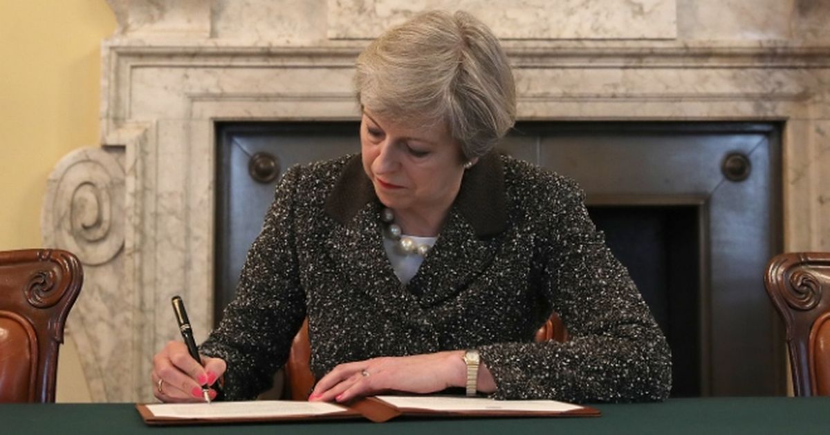 Confirma Theresa May salida del Reino Unido de la Unión Europea