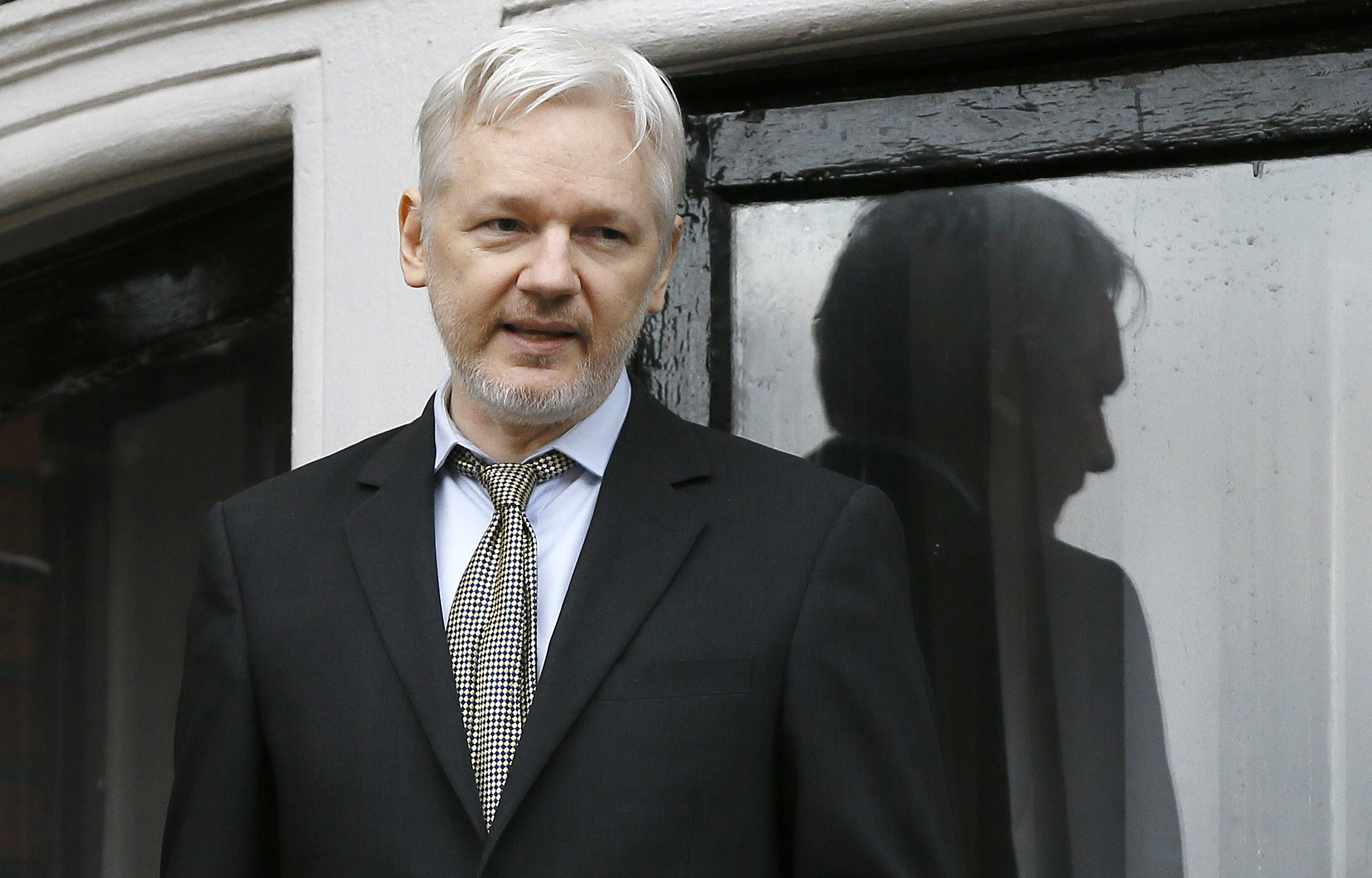 Ofrece Assange colaborar con empresas de tecnología