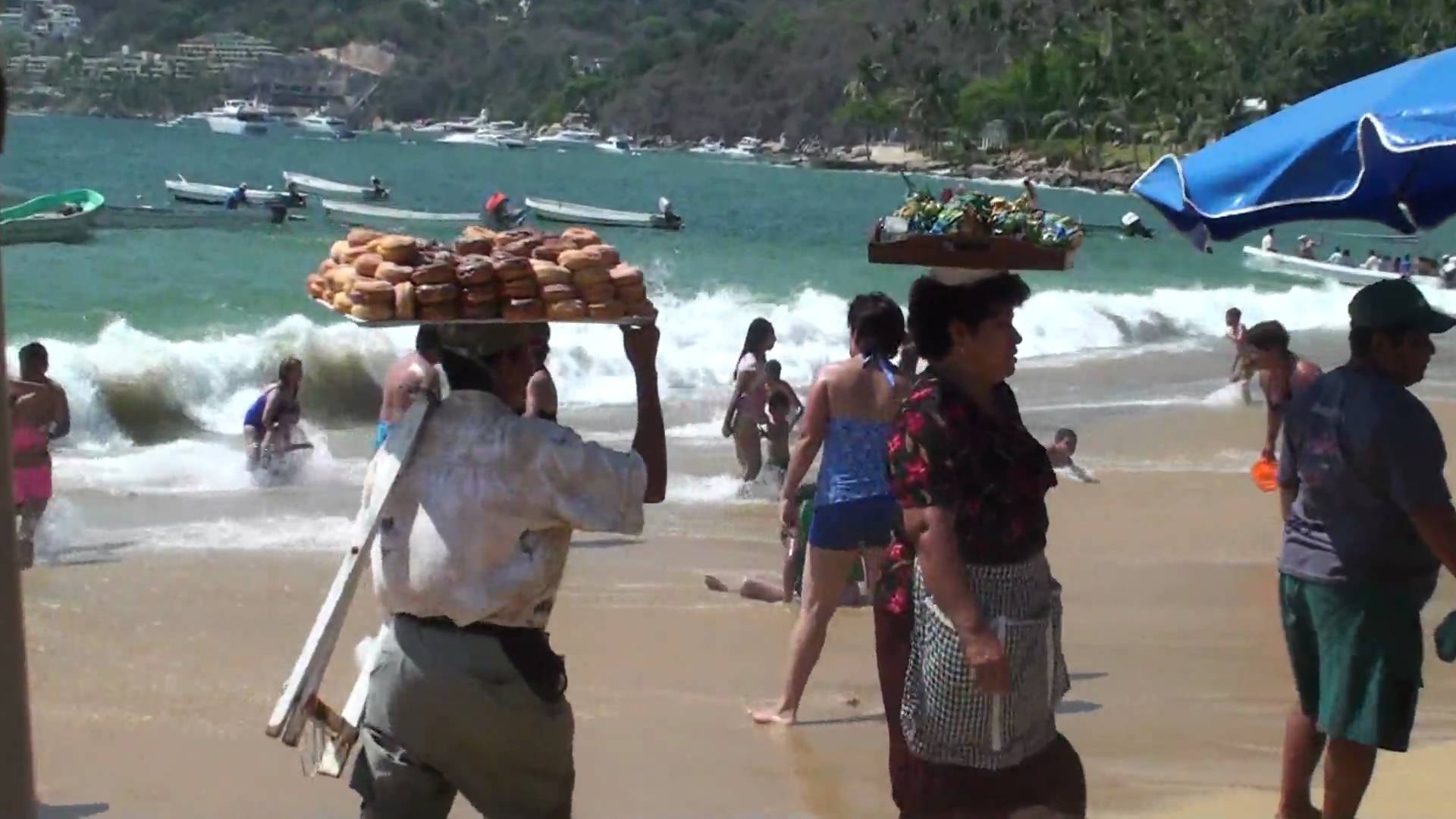 Desplazarán a comerciantes indígenas para "dar mejor imagen" al puerto de Acapulco
