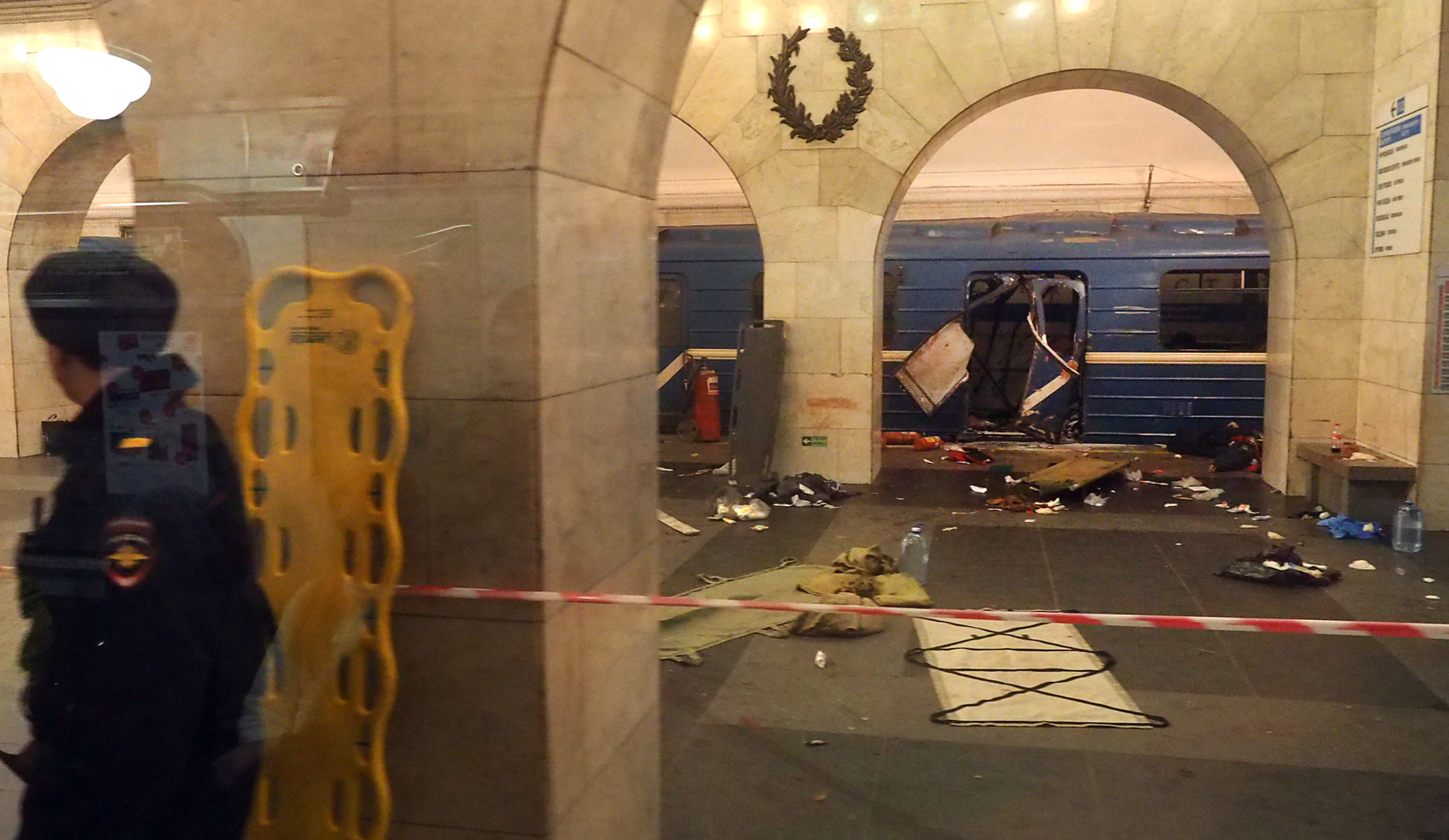 Al menos 10 muertos y decenas de heridos por explosión en metro de San Petersburgo