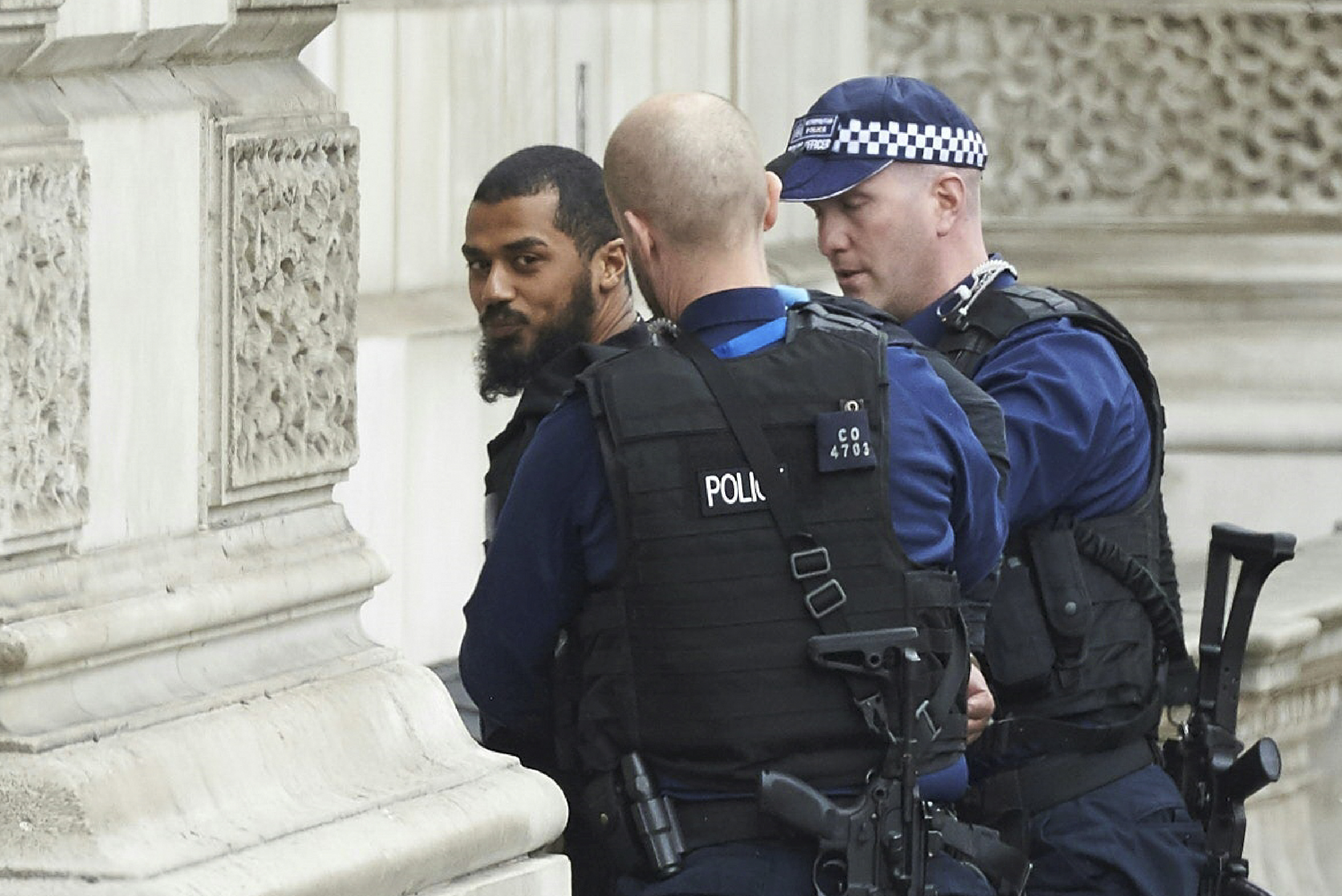 Detienen a hombre armado en Londres por planear presunto atentado