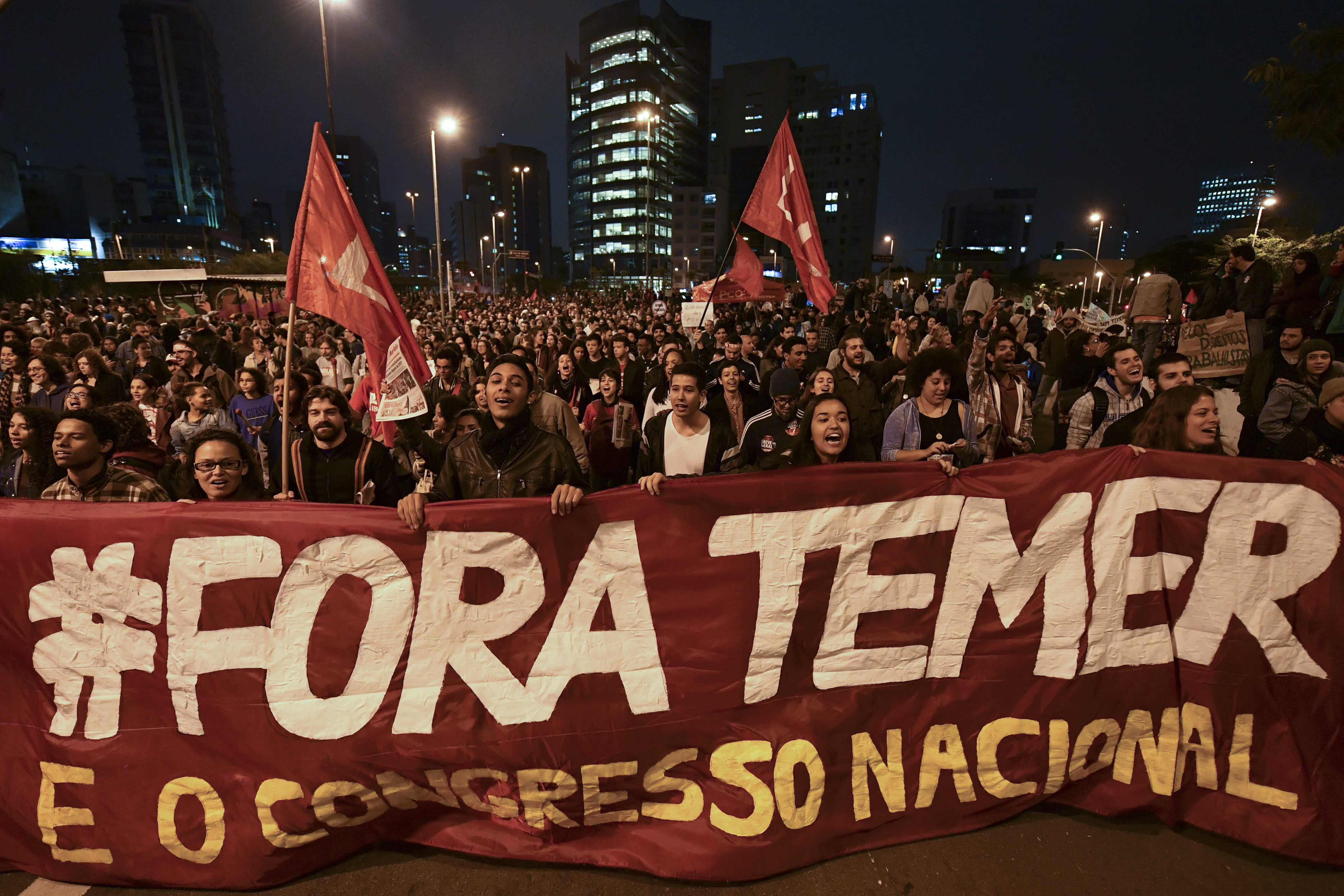 Genera disturbios huelga general contra políticas de Temer en Brasil