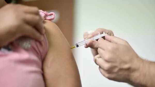 Impulsan campaña masiva de vacunación para la fiebre amarilla en Brasil