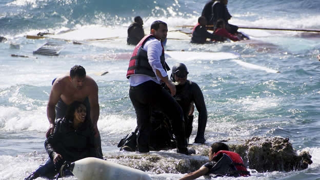 Mueren al menos 15 migrantes en naufragio frente a las costas griegas