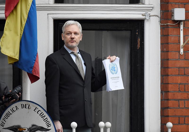 Suecia cierra investigación contra Assange