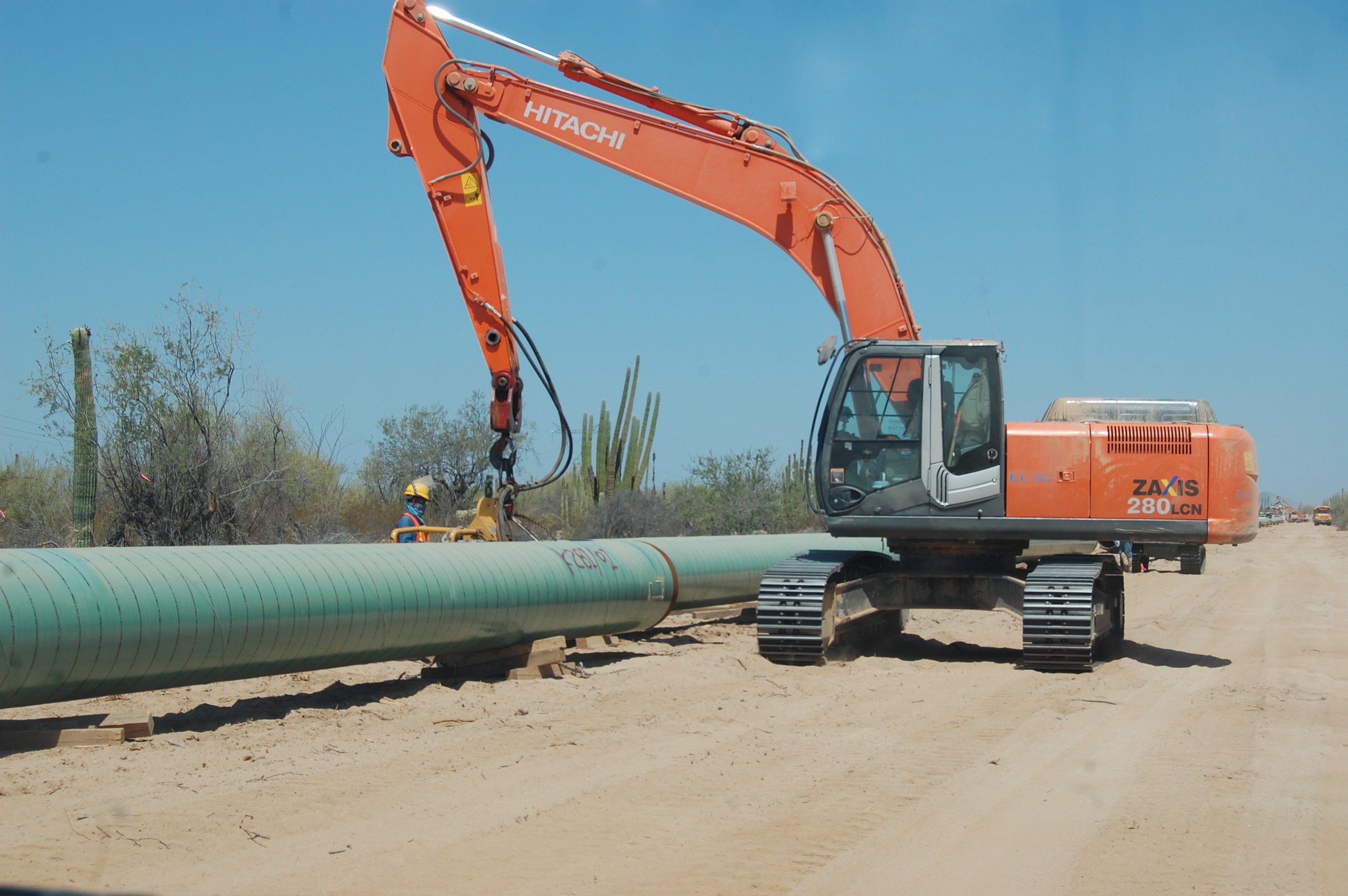 Retira Tribu Yaqui tubos y cableado de gasoducto en Agua Prieta, Sonora