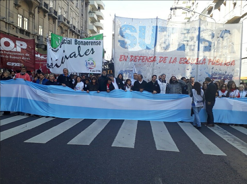 Inician paro para exigir mejores condiciones laborales en Argentina