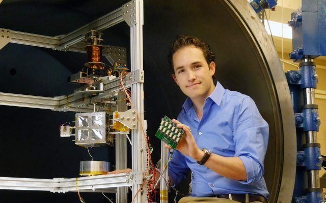 Desarrolla mexicano simulador espacial para prototipos de nanosatélites