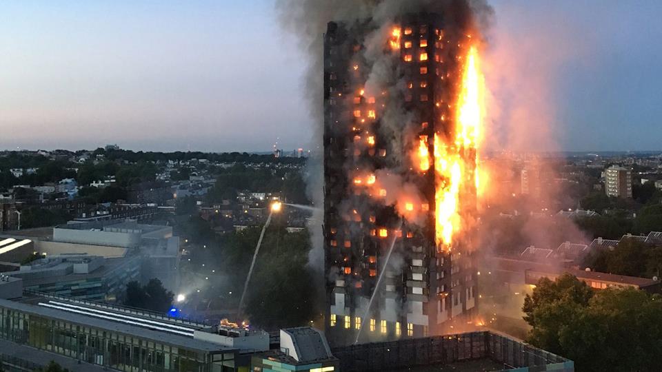 Al menos 12 muertos y 74 heridos por un incendio en Londres