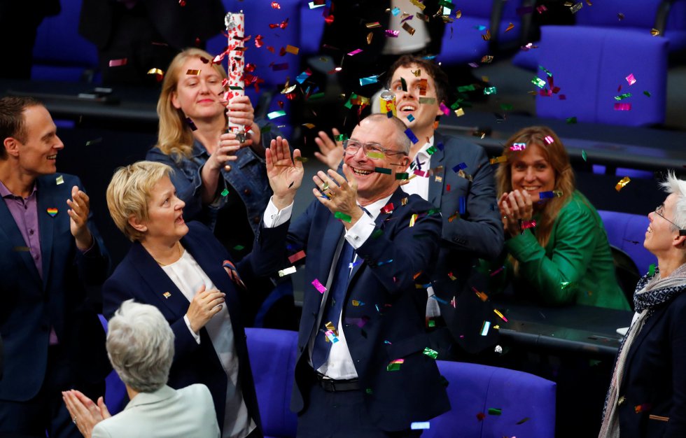 Aprueba gobierno de Alemania legalización del matrimonio igualitario
