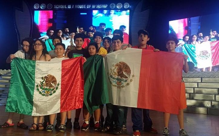 Premian a estudiantes mexicanos en competencia internacional de matemáticas