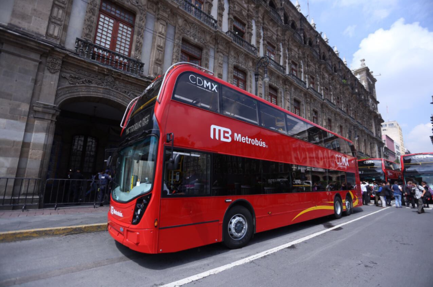 Presenta Mancera unidades de doble piso para servicio en L7 del Metrobús