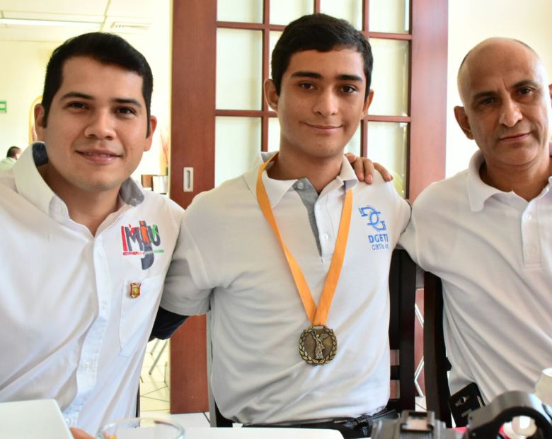 Premian a estudiante sinaloense en competencia nacional de informática