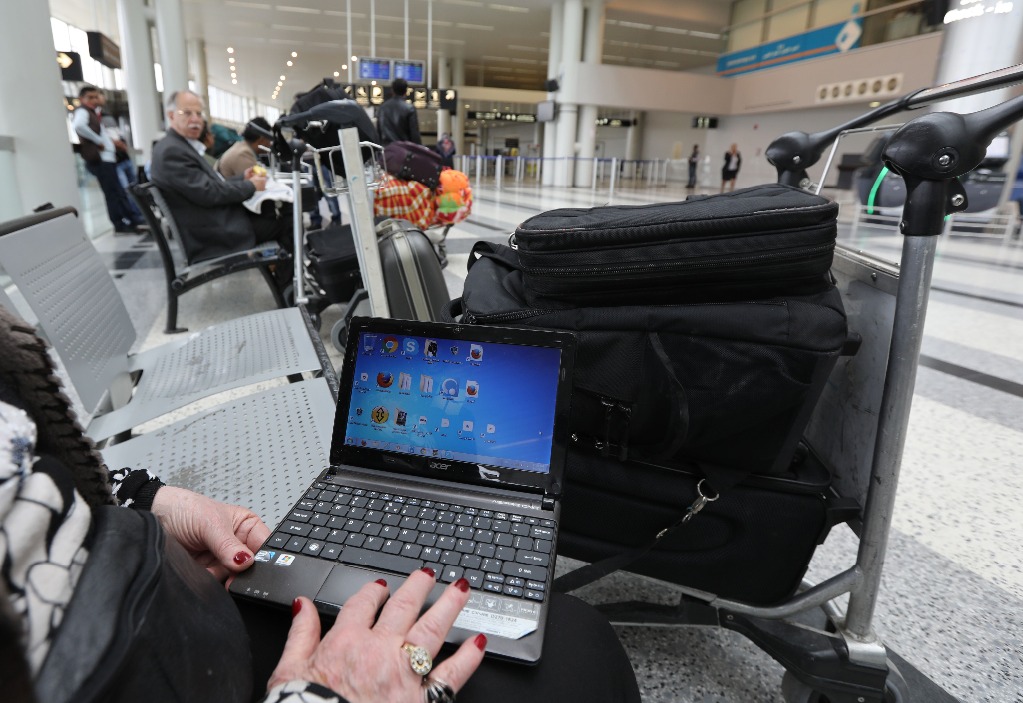  Revisarán dispositivos electrónicos en vuelos a EUA