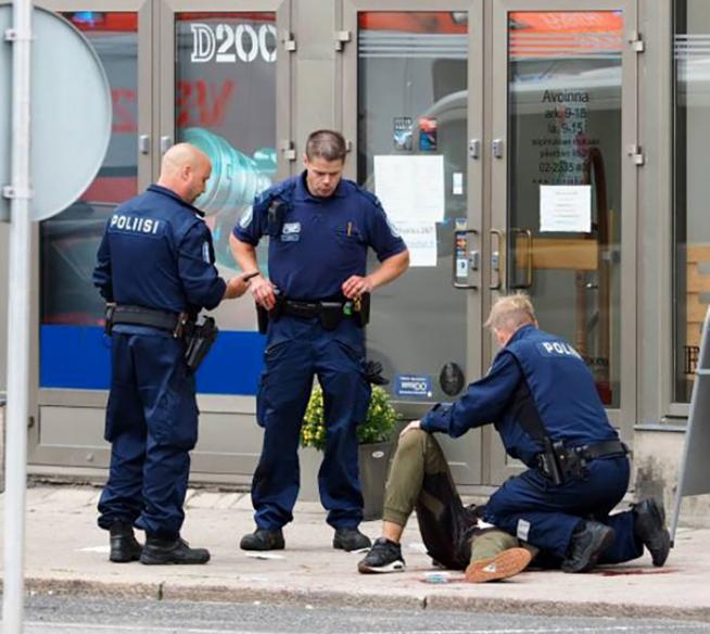 Deja dos muertos y seis heridos atentado con cuchillo en Finlandia