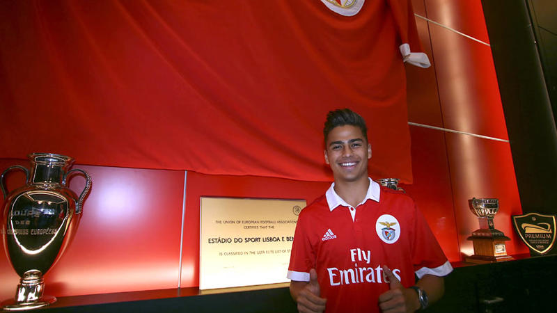 Firma joven veracruzano contrato con el equipo Águilas Benfica de Portugal