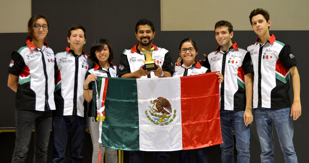 Ganan estudiantes mexicanos torneo internacional de robótica en Japón