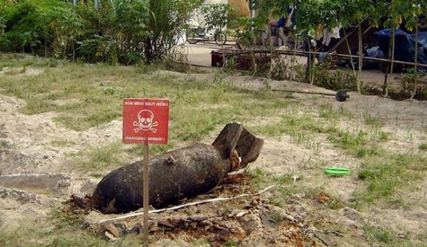 Mueren seis vietnamitas por bomba estadounidense