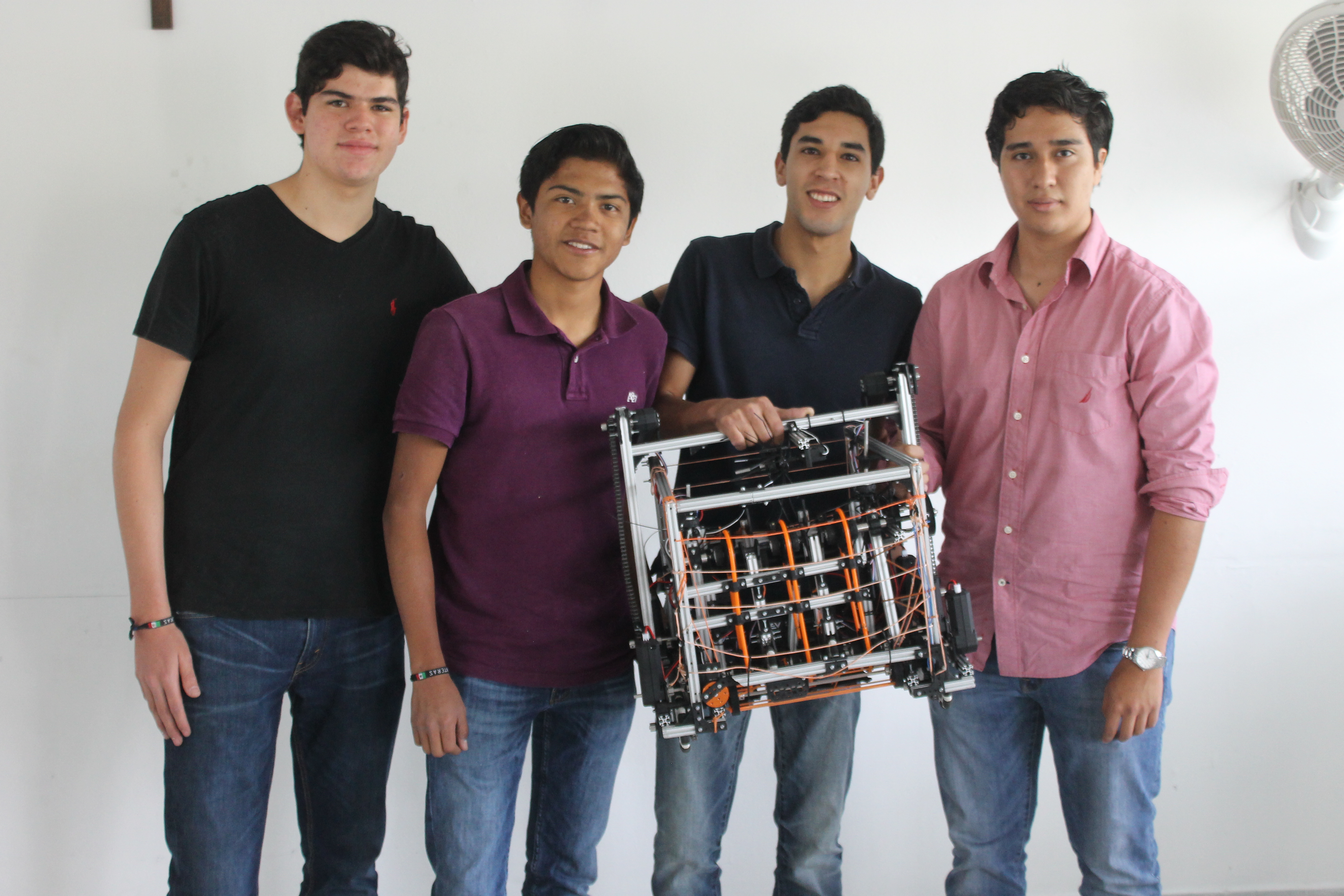 Obtienen estudiantes mexicanos medalla de bronce en competencia internacional de robótica