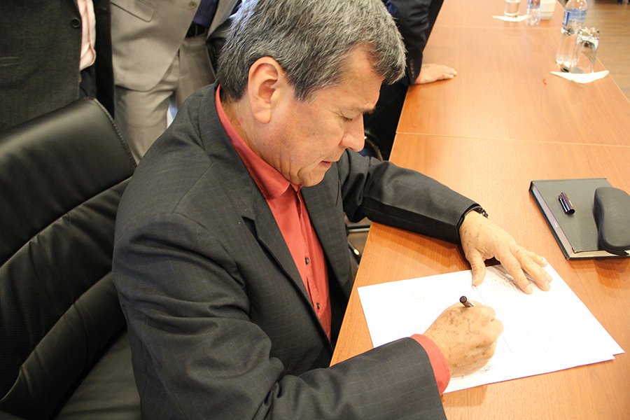 Firman gobierno de Colombia y ELN cese a hostilidades durante 102 días