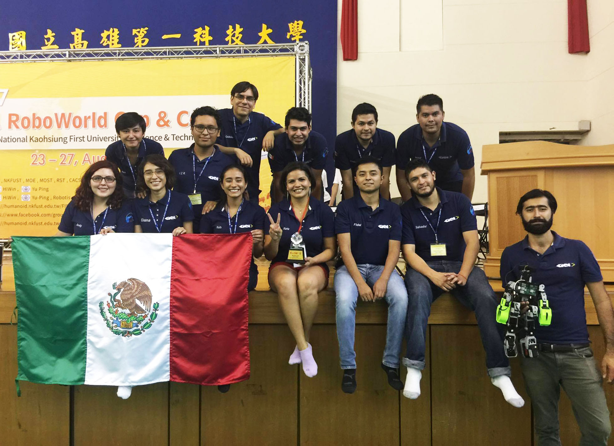 Imponen alumnos mexicanos récord en concurso internacional de Robótica