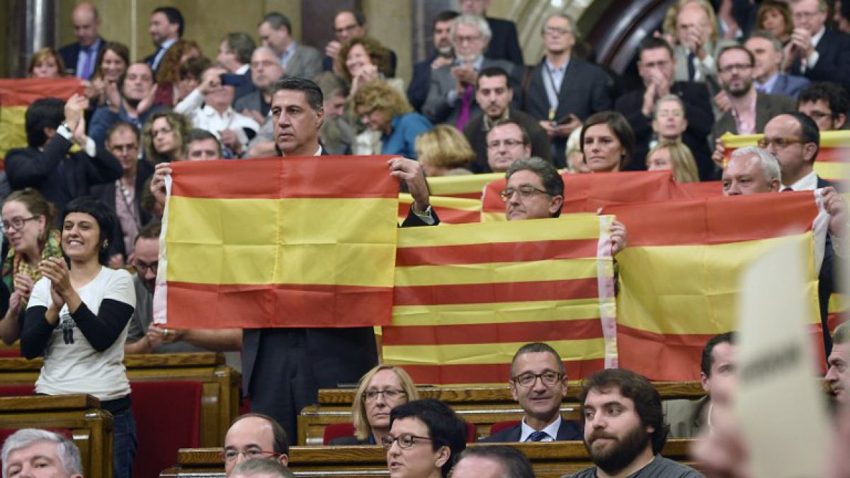  Cataluña declara independencia; el Gobierno español responde