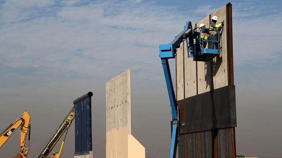 Presentan prototipos del muro fronterizo entre México y EUA