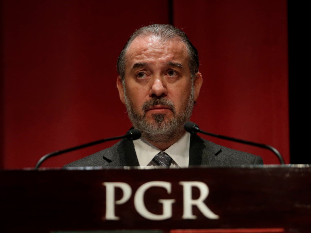 Renuncia Raúl Cervantes a la PGR
