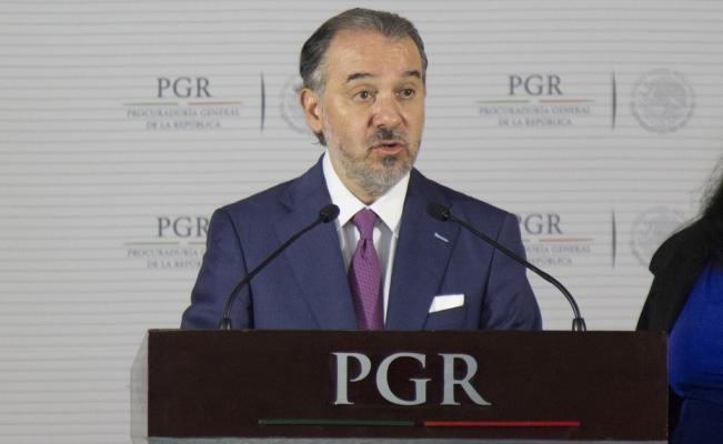 Investiga PGR a mil 397 funcionarios por corrupción