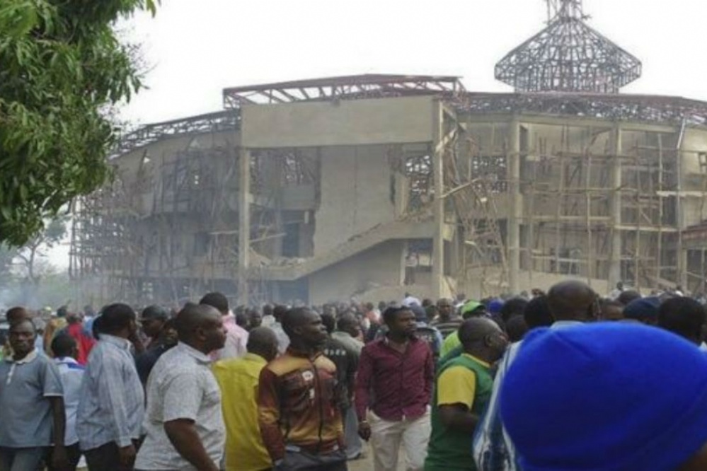 Reportan al menos 50 muertos por explosión en mezquita de Nigeria