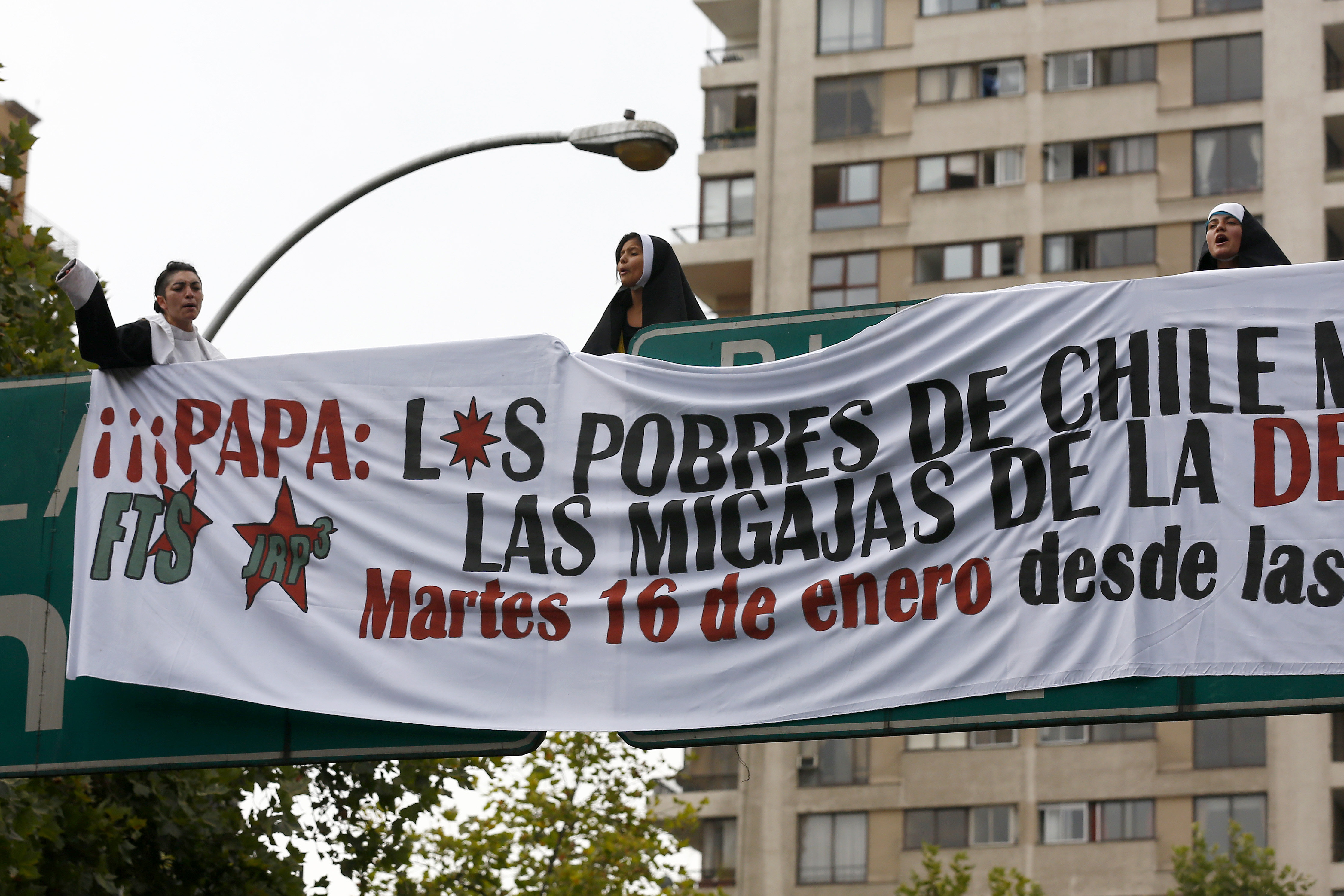 Detienen a 50 manifestantes durante visita del papa a Chile