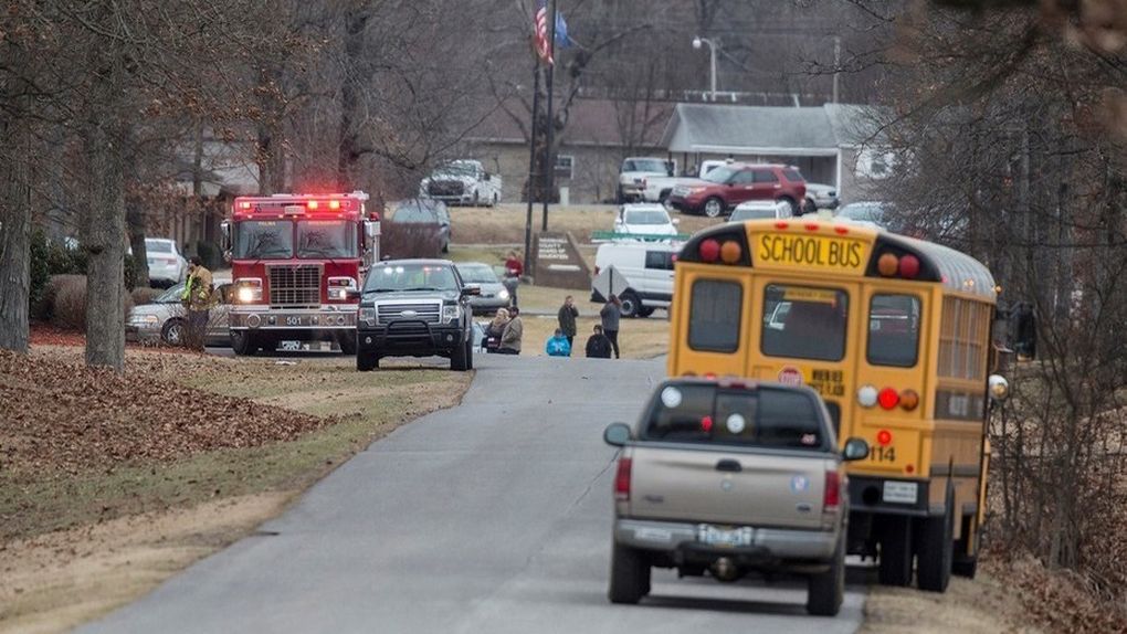 Deja dos muertos y varios heridos tiroteo en escuela de Kentucky