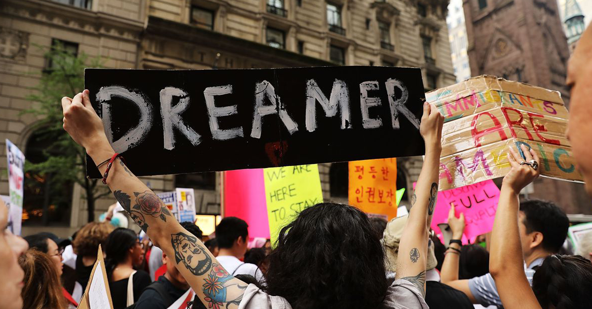 Ofrece EUA nacionalidad a "dreamers" por 25 mil mdd