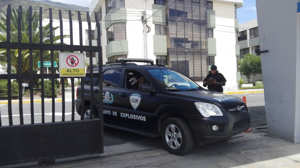 Desalojan Asamblea Nacional de Ecuador por amenaza de bomba