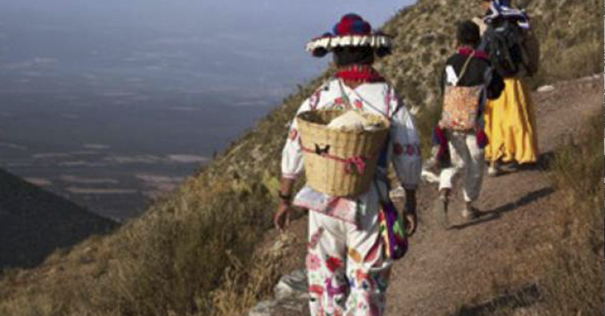 Realizan indígenas de Atzqueltán bloqueo para evitar saqueo de arena en Jalisco