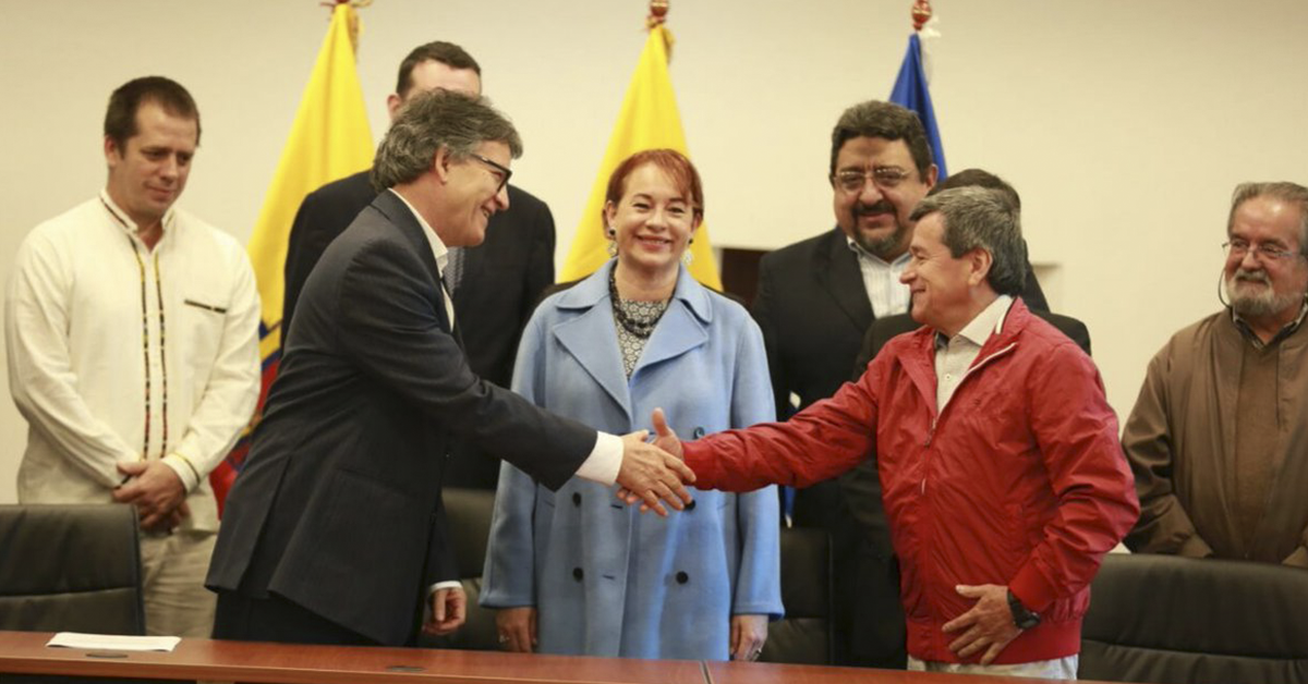 Reanudan ELN y gobierno de Colombia negociaciones de paz 