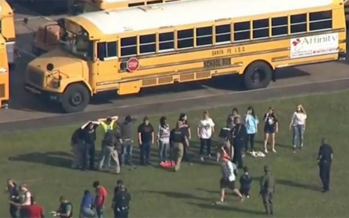 Deja al menos 10 muertos tiroteo en secundaria de Santa Fe, Texas