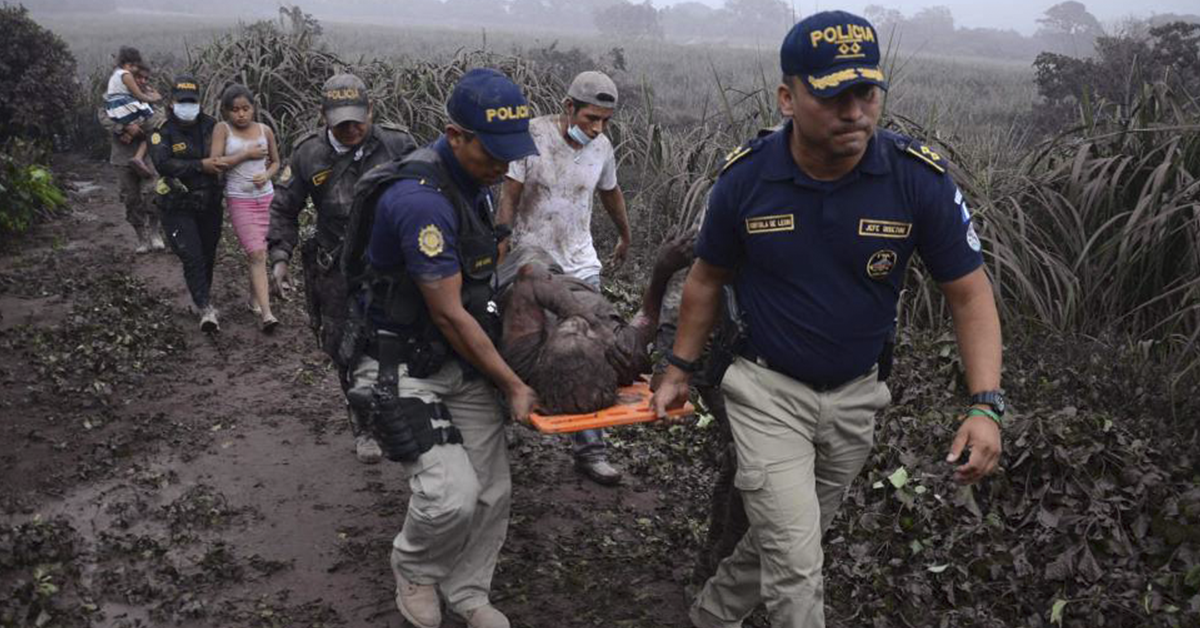 Suman 70 muertos tras erupción del Volcán de Fuego en Guatemala