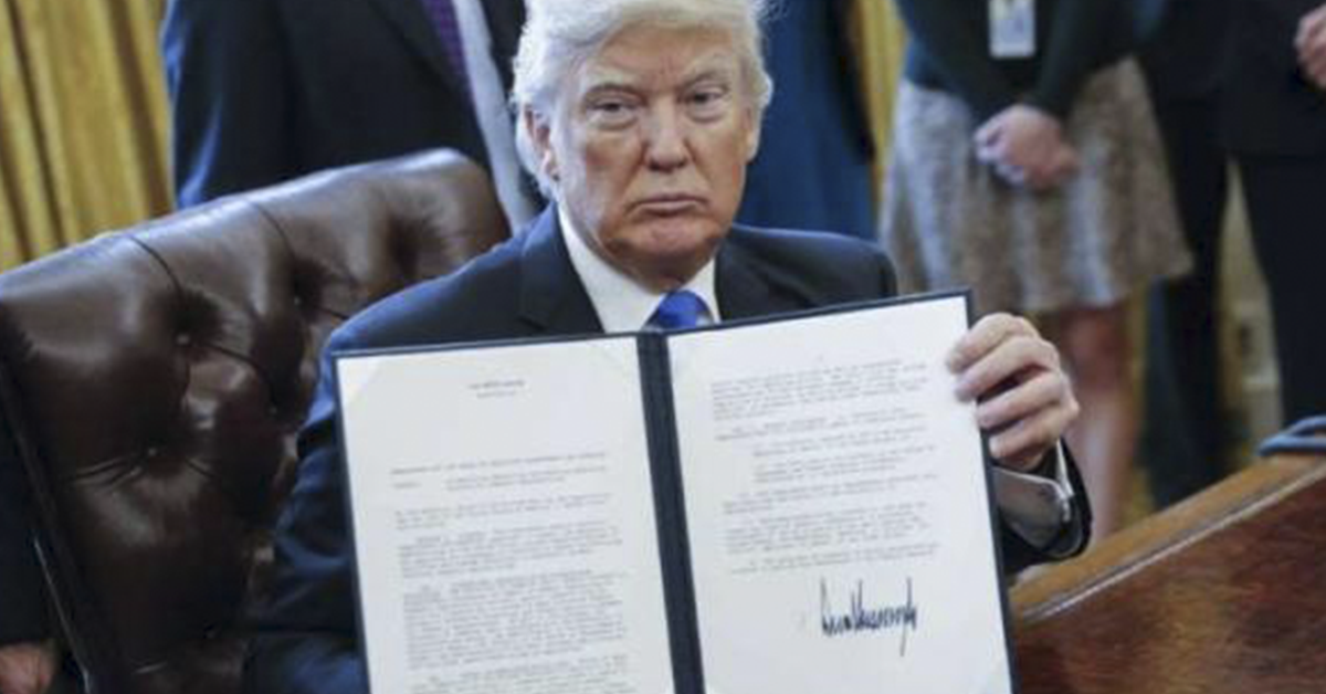Firma Trump decreto para finalizar la separación de familias inmigrantes en EU