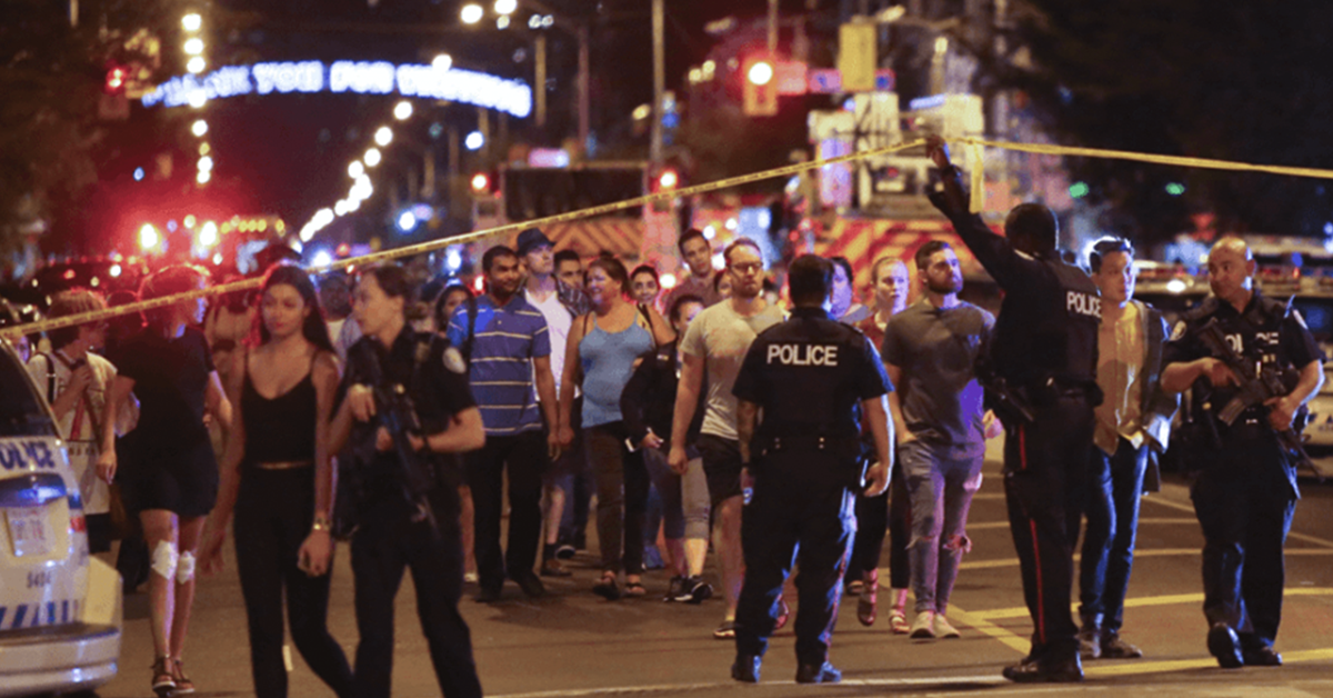 Suman tres muertos tras tiroteo en Toronto