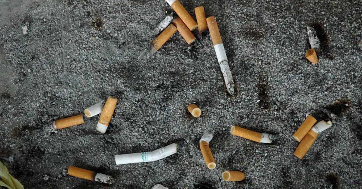 Colillas de cigarro son los resiudos más encontrados en mares y costas