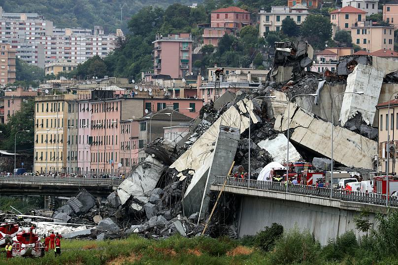 Fotogalería - Al menos 38 muertos por colapso de puente en Italia - 14/08/2018